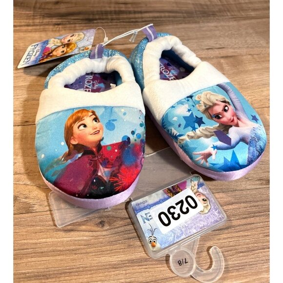Disney Frozen Kids Girls  Slippers Size 7/8 Featuring Elsa & Anna Gift - Picture 2 of 7
